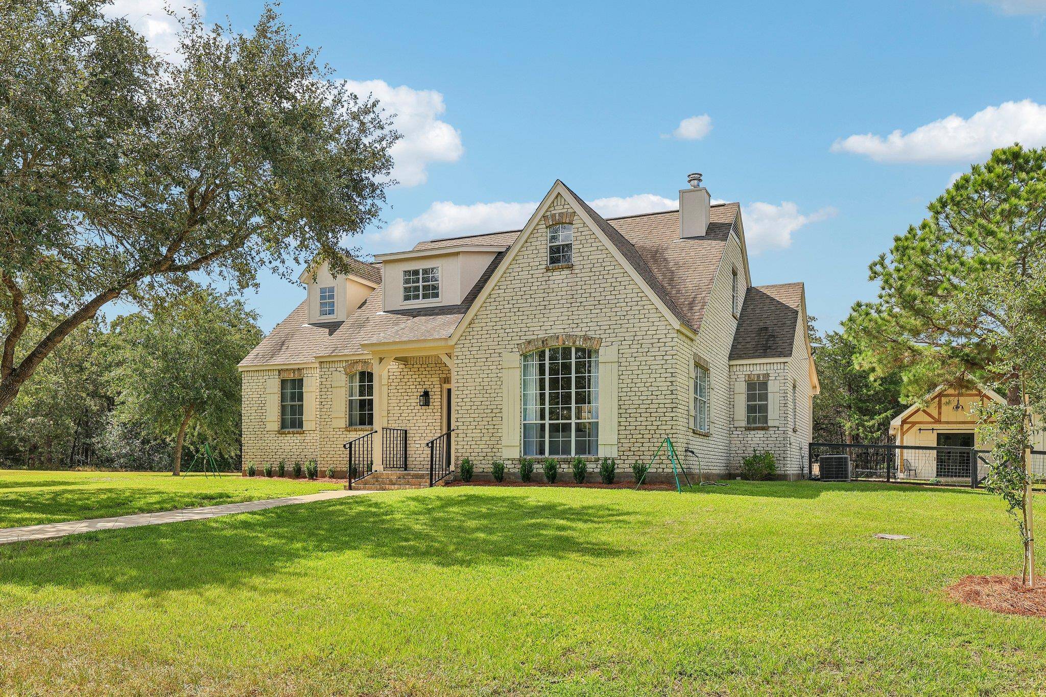 3199 County Road 103, Paige, TX 78659