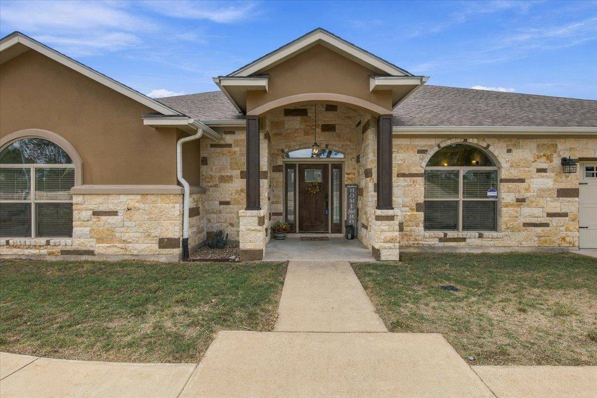 107 E Tanglebriar CT, Bastrop, TX 78602