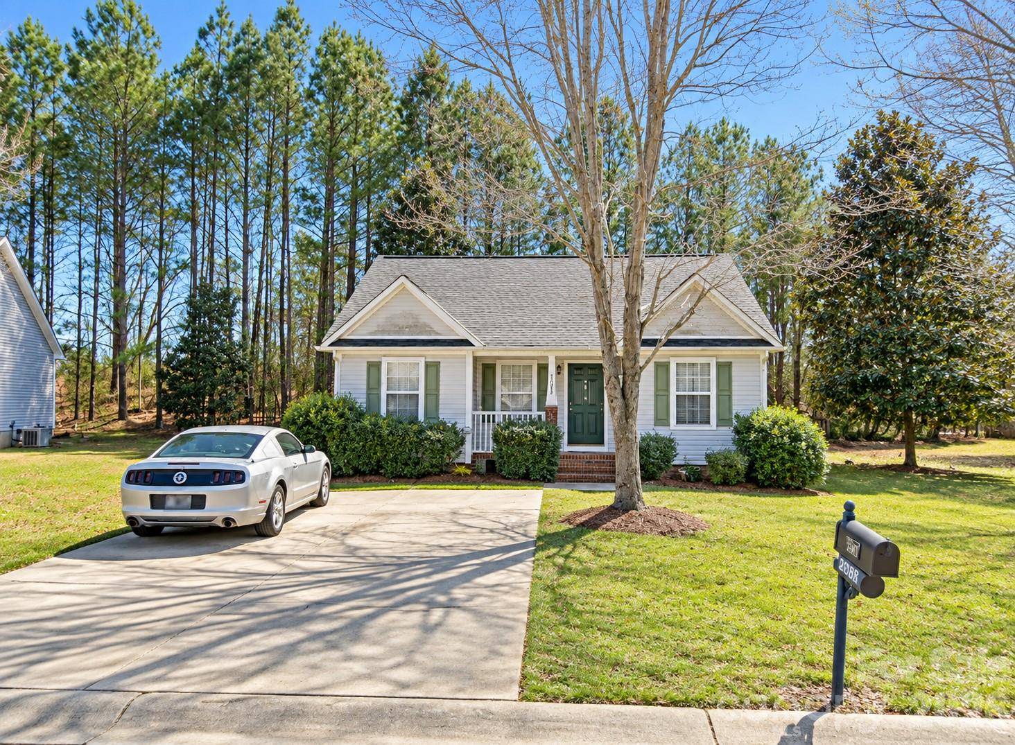 5075 Drake Pond LN, Rock Hill, SC 29732