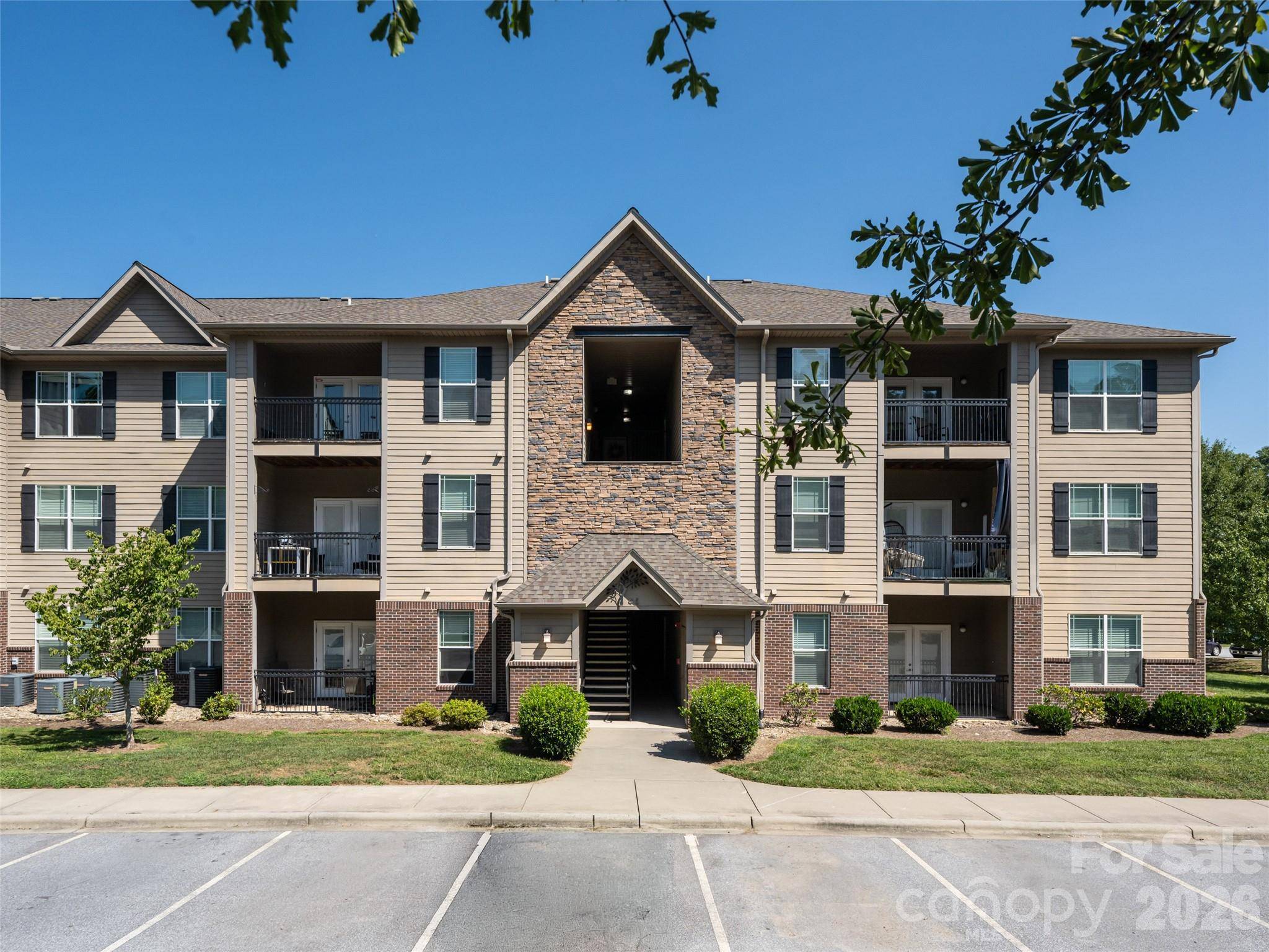 91 Brickton Village CIR #103, Fletcher, NC 28732
