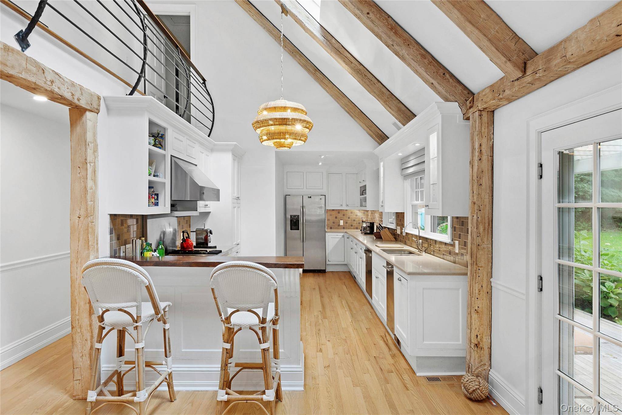 16 Stock Farm LN, Sag Harbor, NY 11963