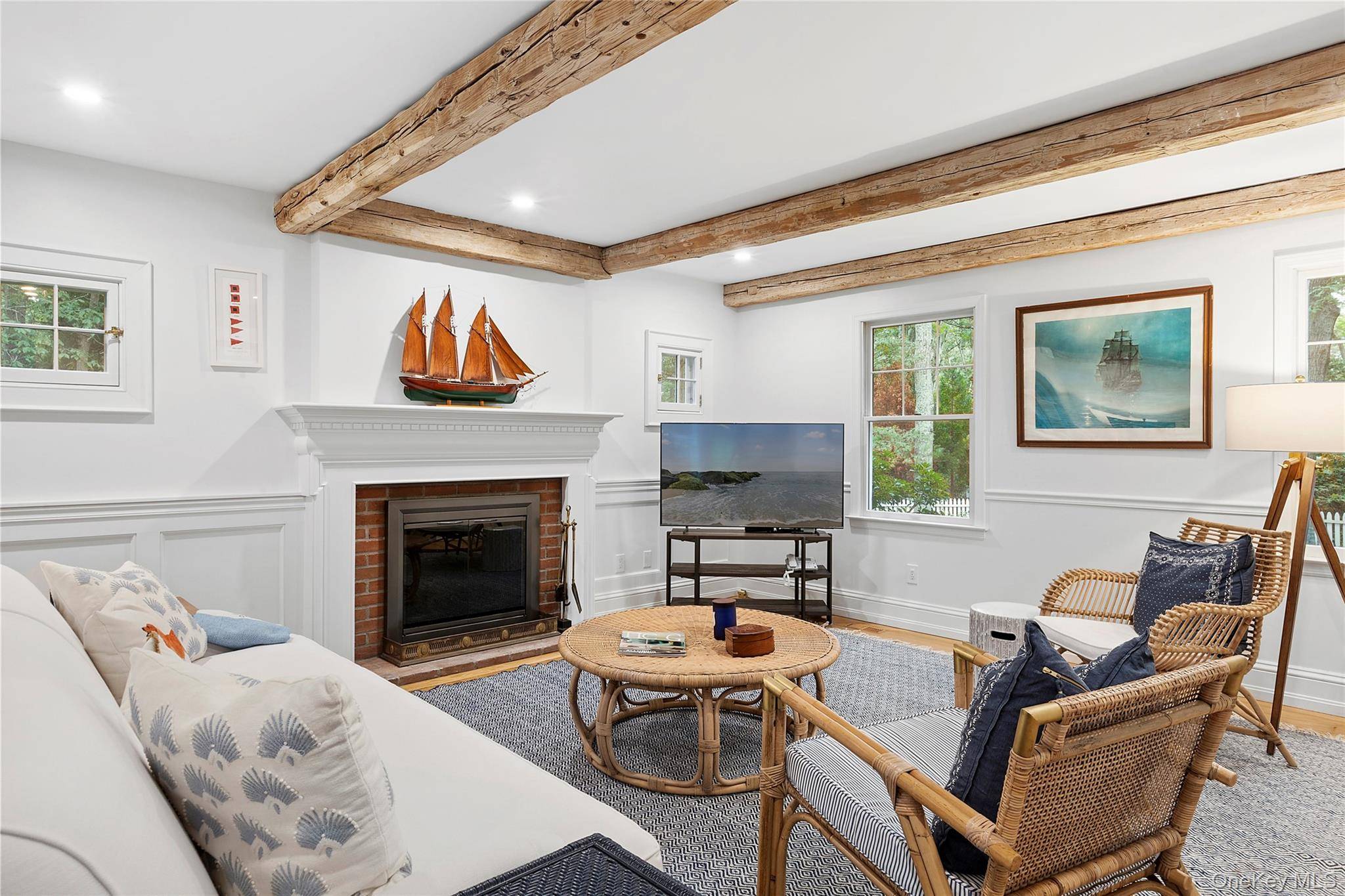 16 Stock Farm LN, Sag Harbor, NY 11963