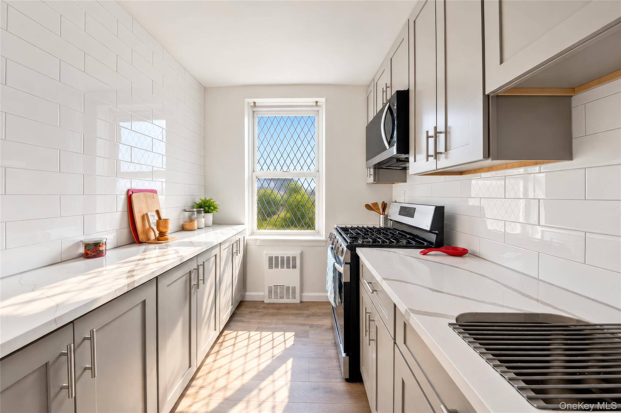 300 N Broadway #4M, Yonkers, NY 10701