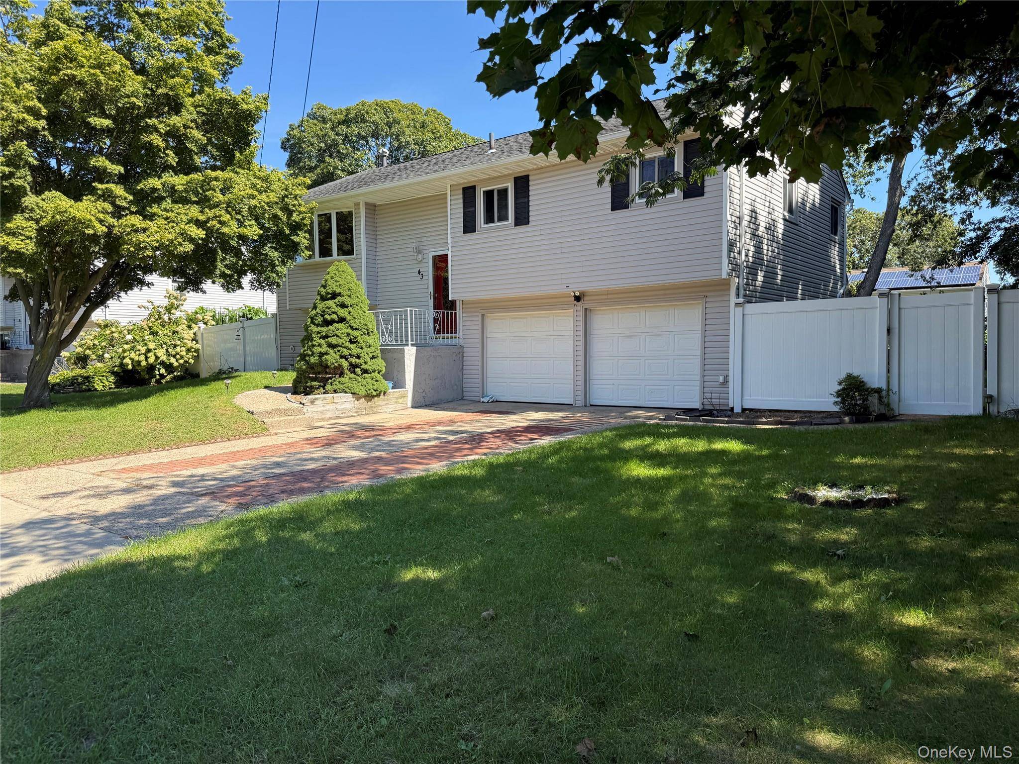 43 Newtown AVE, Selden, NY 11784