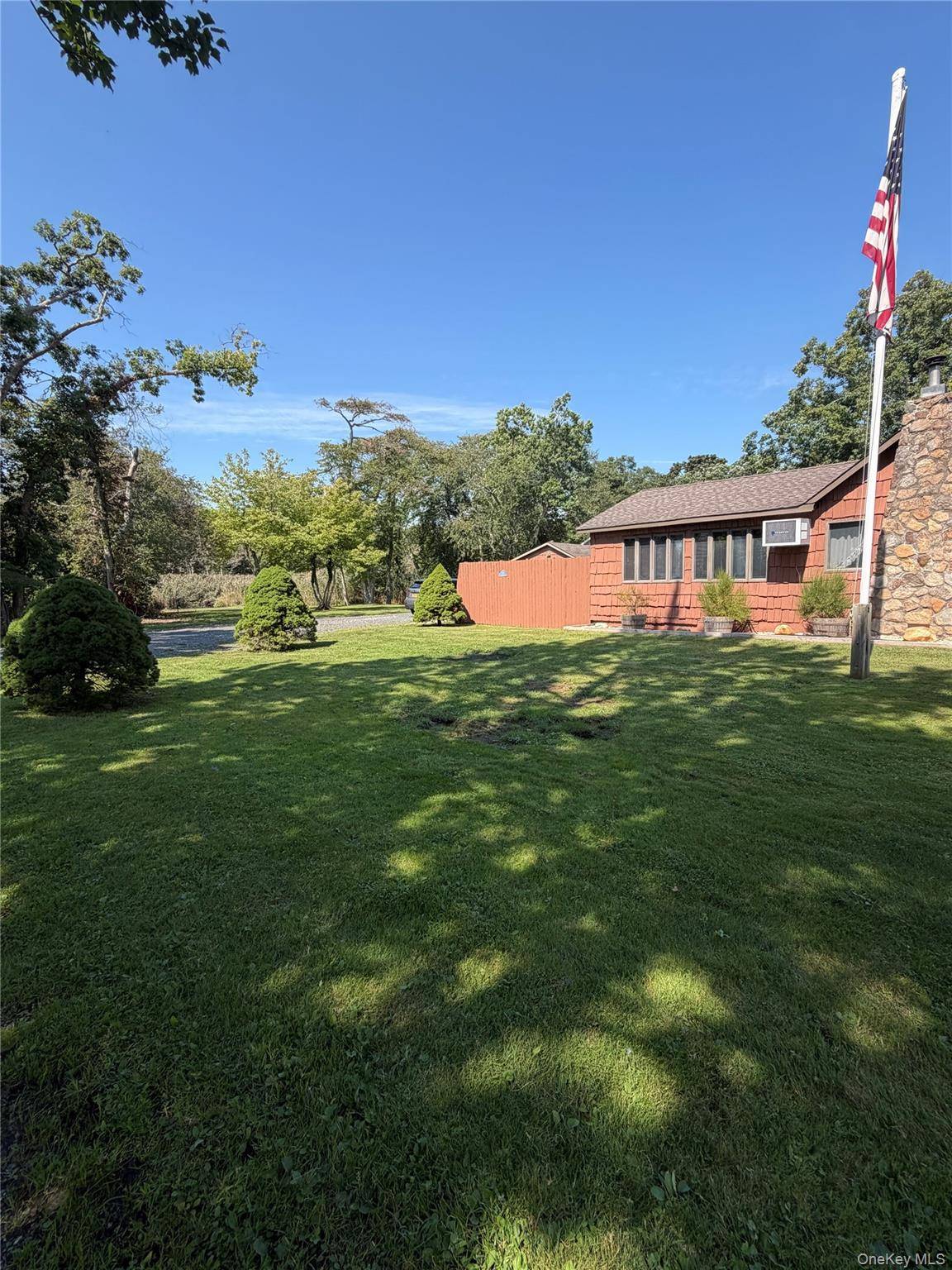 1 Beaver ST, East Patchogue, NY 11772
