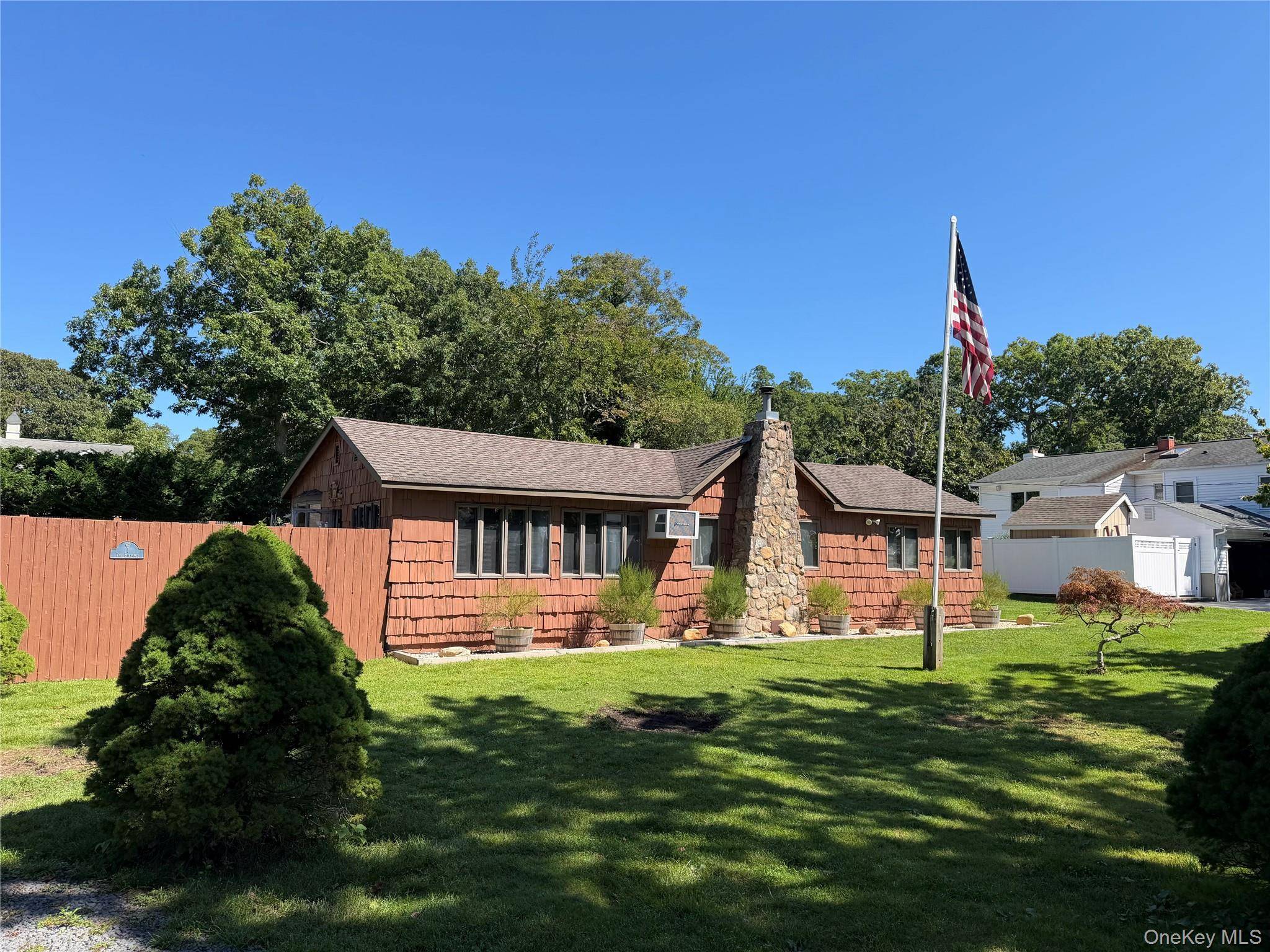 1 Beaver ST, East Patchogue, NY 11772
