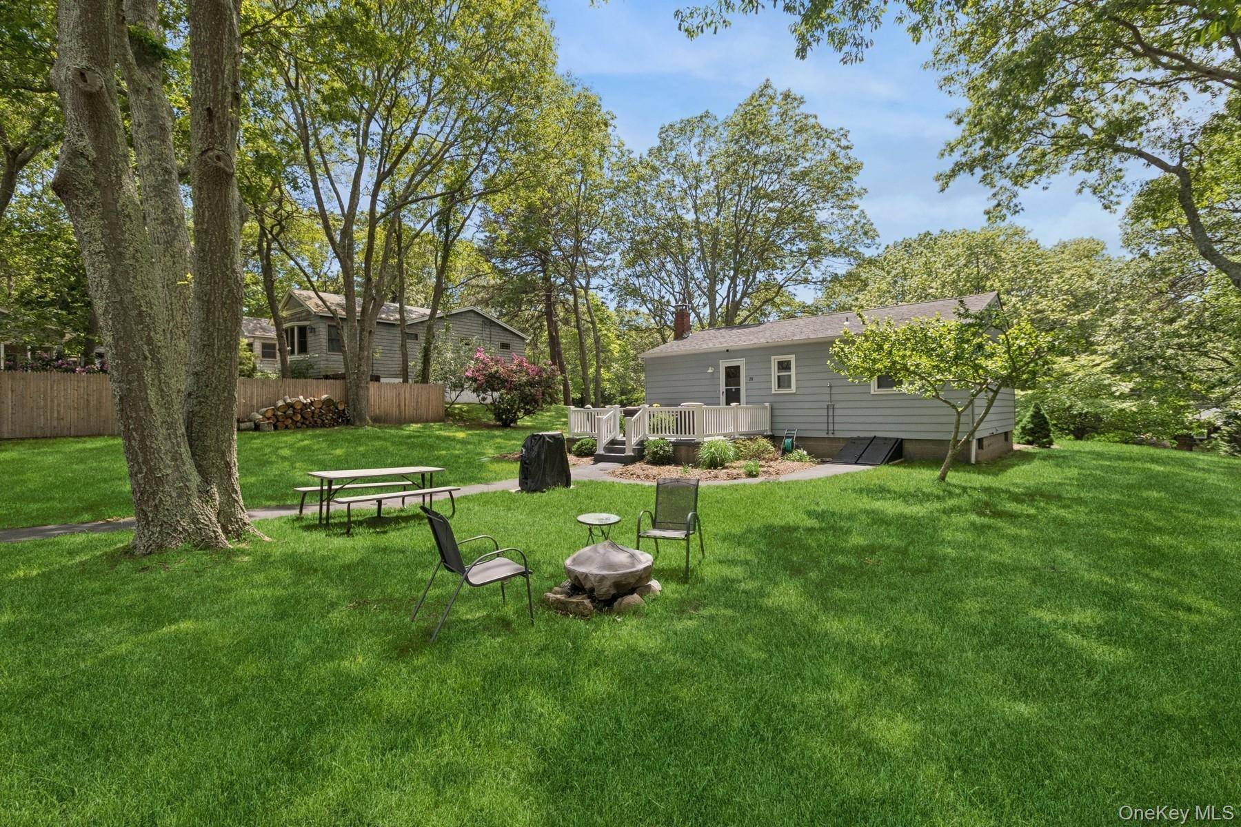 28 The TRL, Hampton Bays, NY 11946