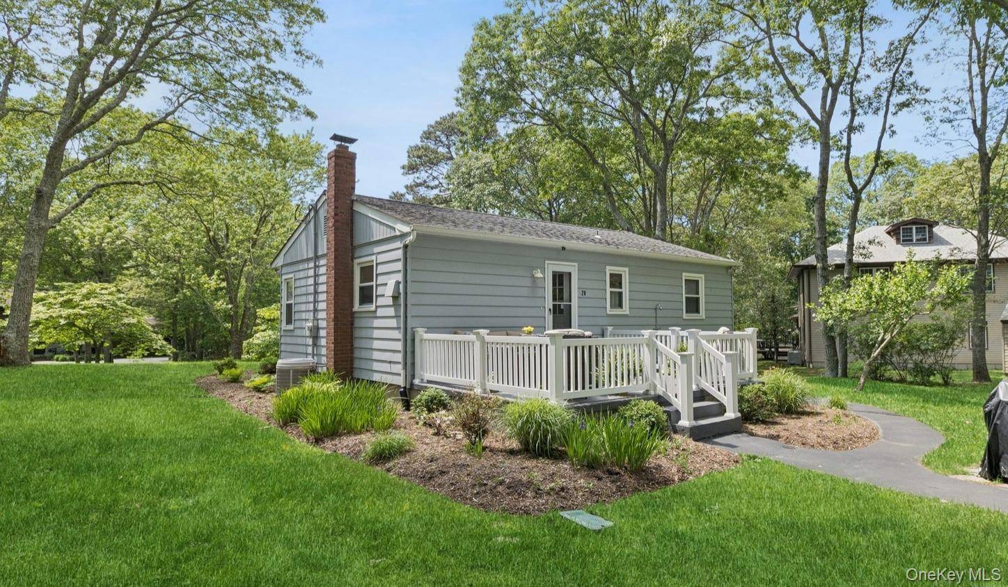 28 The TRL, Hampton Bays, NY 11946