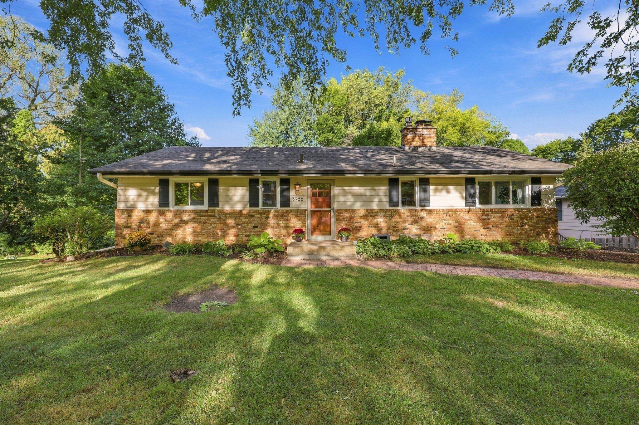 3966 Earlynn LN, Minnetonka, MN 55345