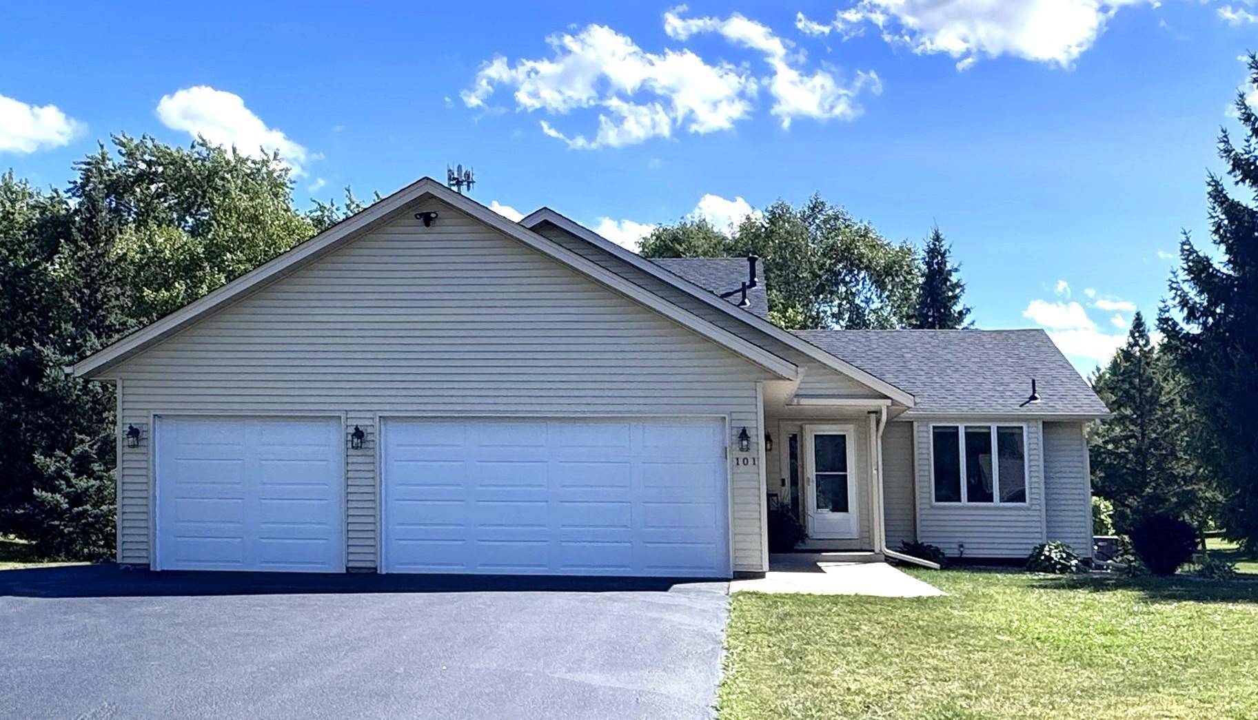 101 Carissa LN SW, Saint Michael, MN 55376