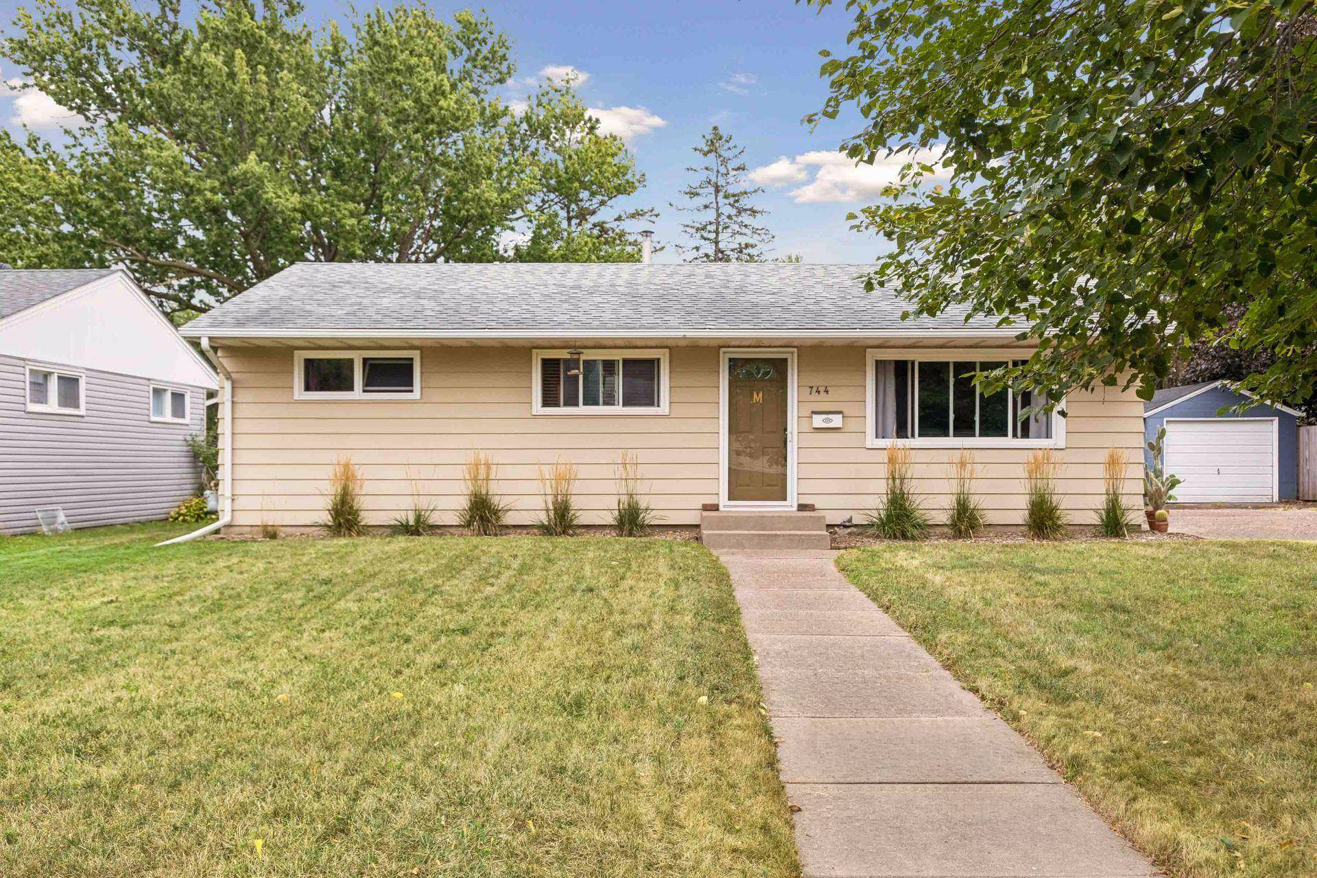 744 22nd AVE N, South Saint Paul, MN 55075