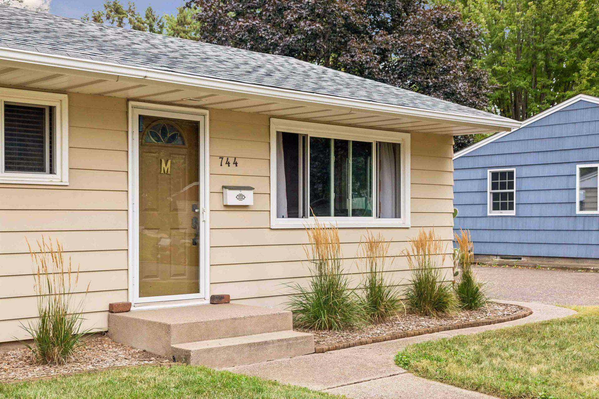 744 22nd AVE N, South Saint Paul, MN 55075