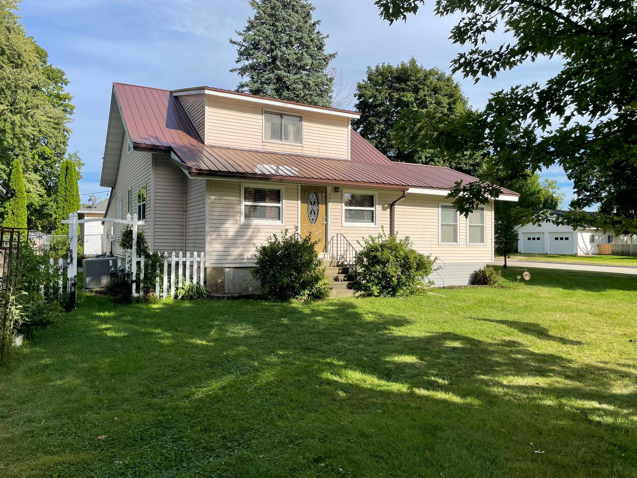 404 1st ST NW, Grand Meadow, MN 55936