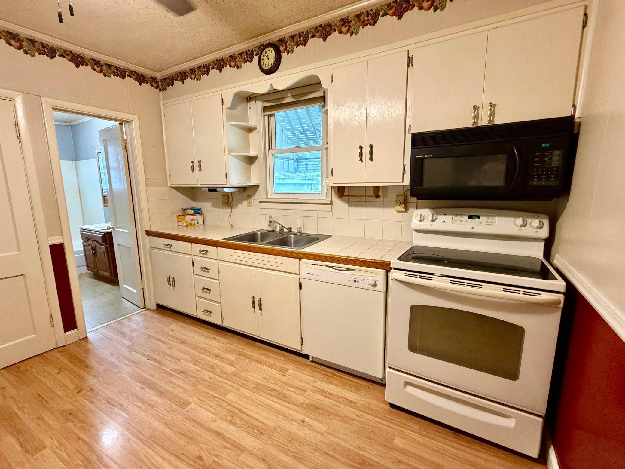 1218 7 1/2 ST SW, Willmar, MN 56201