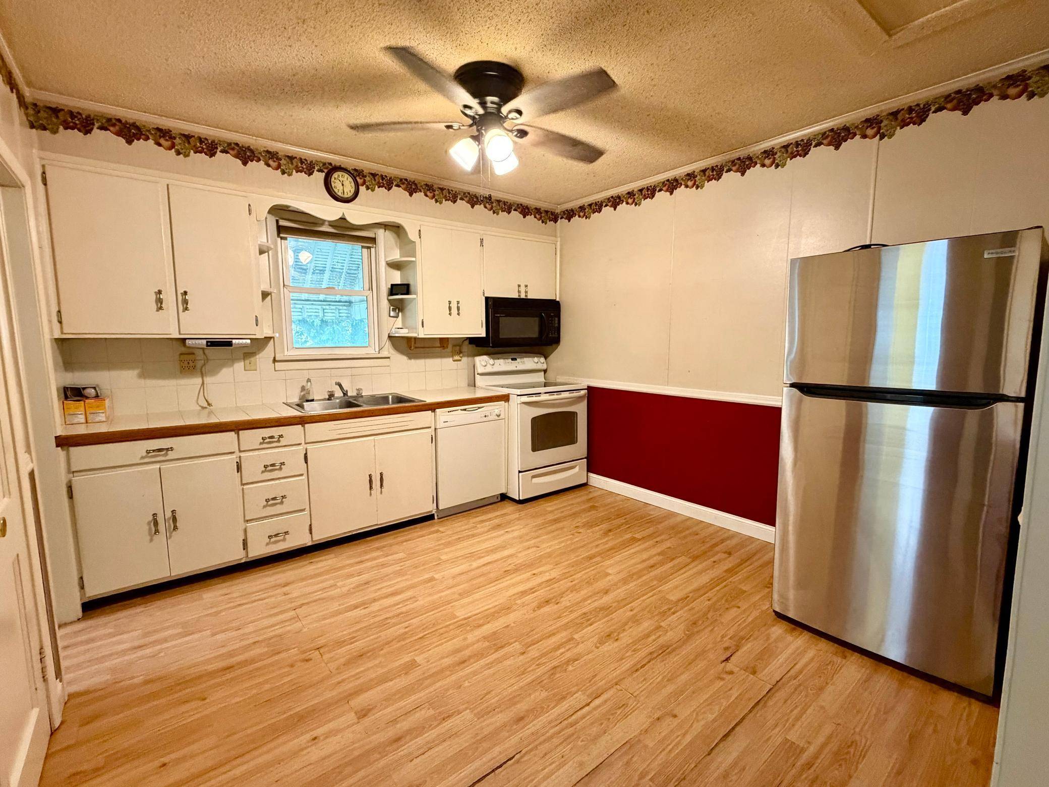 1218 7 1/2 ST SW, Willmar, MN 56201
