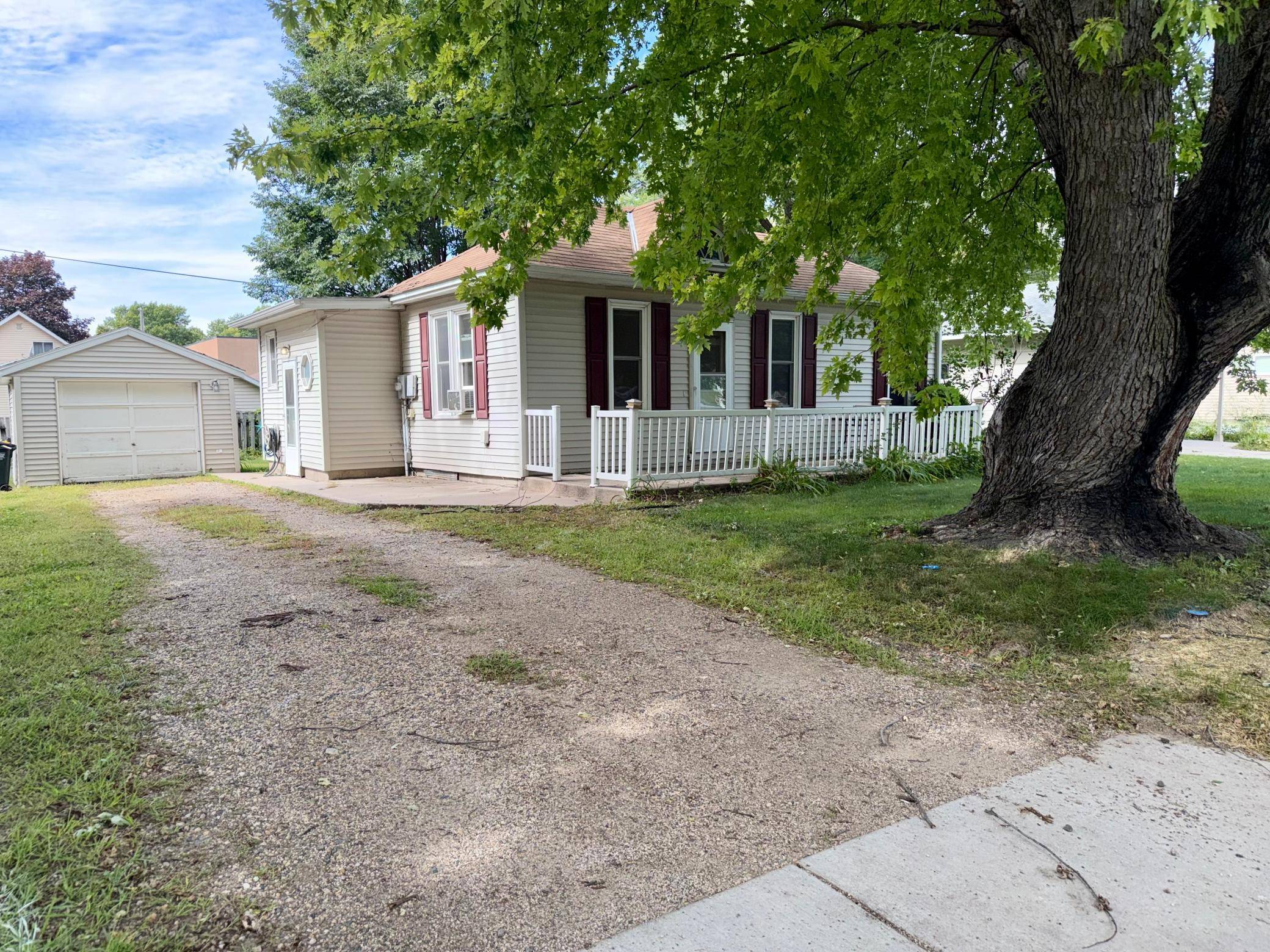 1218 7 1/2 ST SW, Willmar, MN 56201