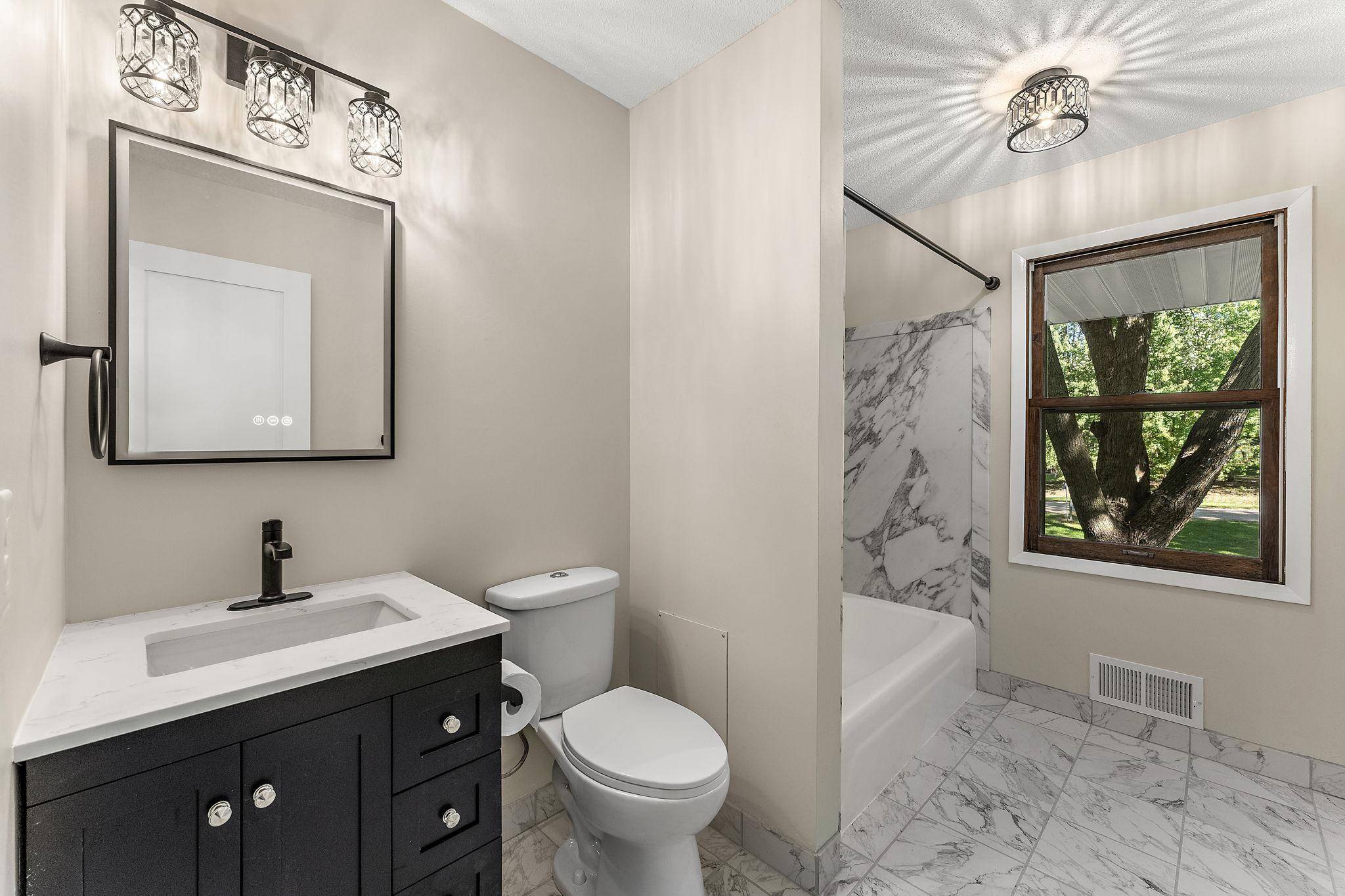 18421 Country Squires CIR, Prior Lake, MN 55372