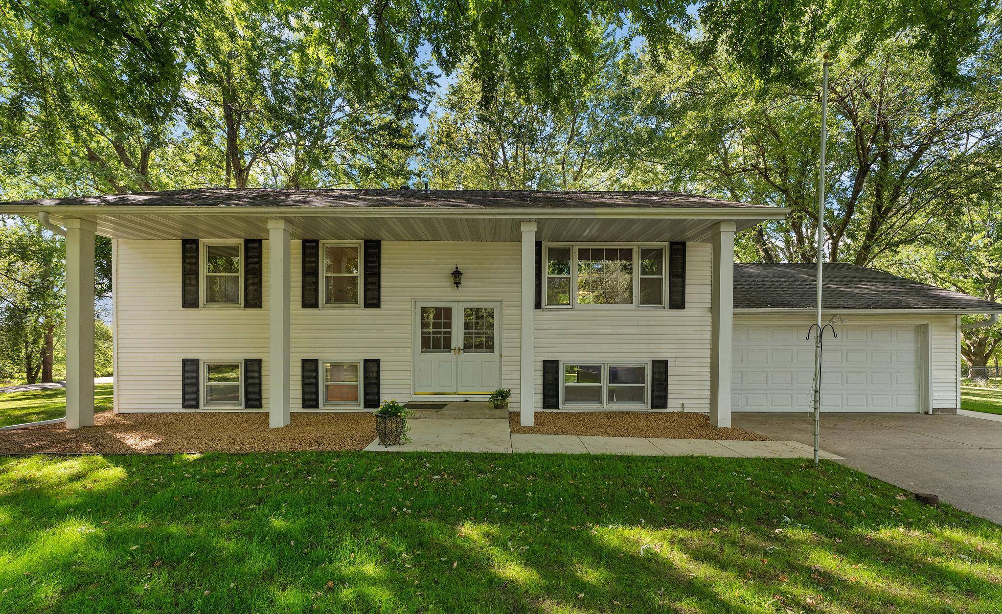 18421 Country Squires CIR, Prior Lake, MN 55372