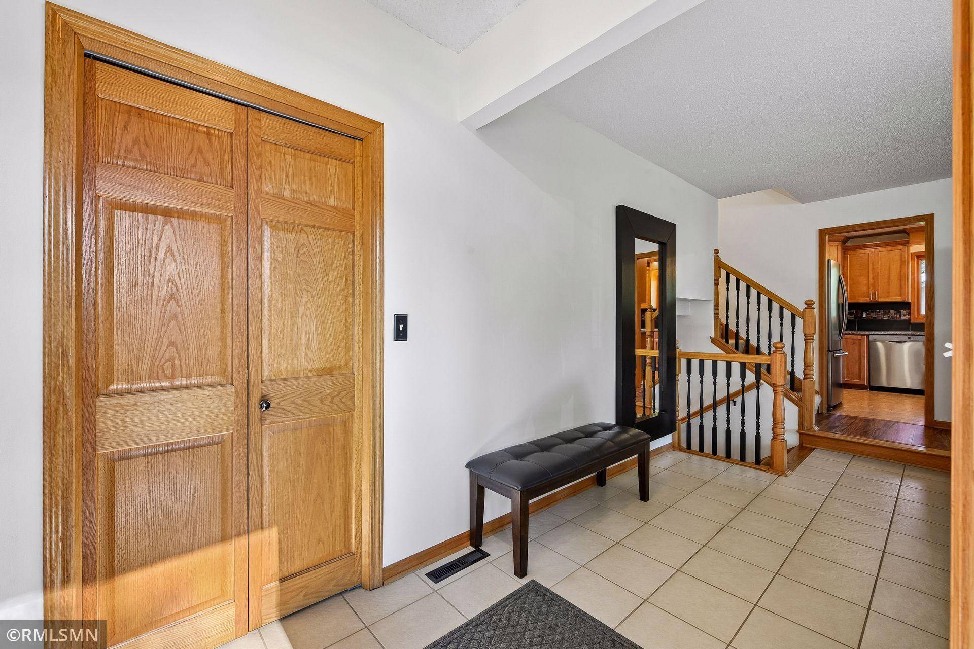 1549 Skyview DR, Chaska, MN 55318