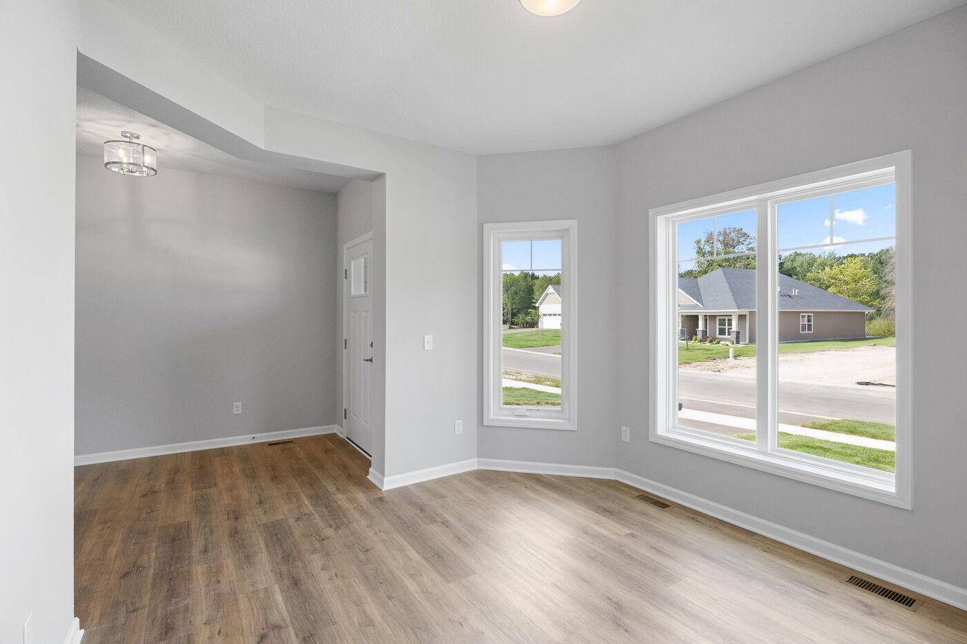 8204 Haywood DR, Lino Lakes, MN 55014