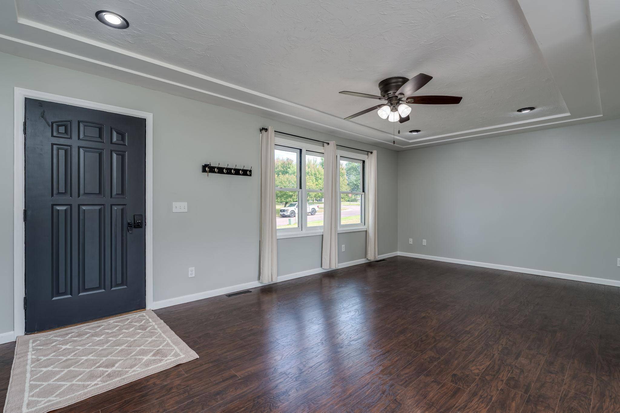 107 Meadow LN, Janesville, MN 56048