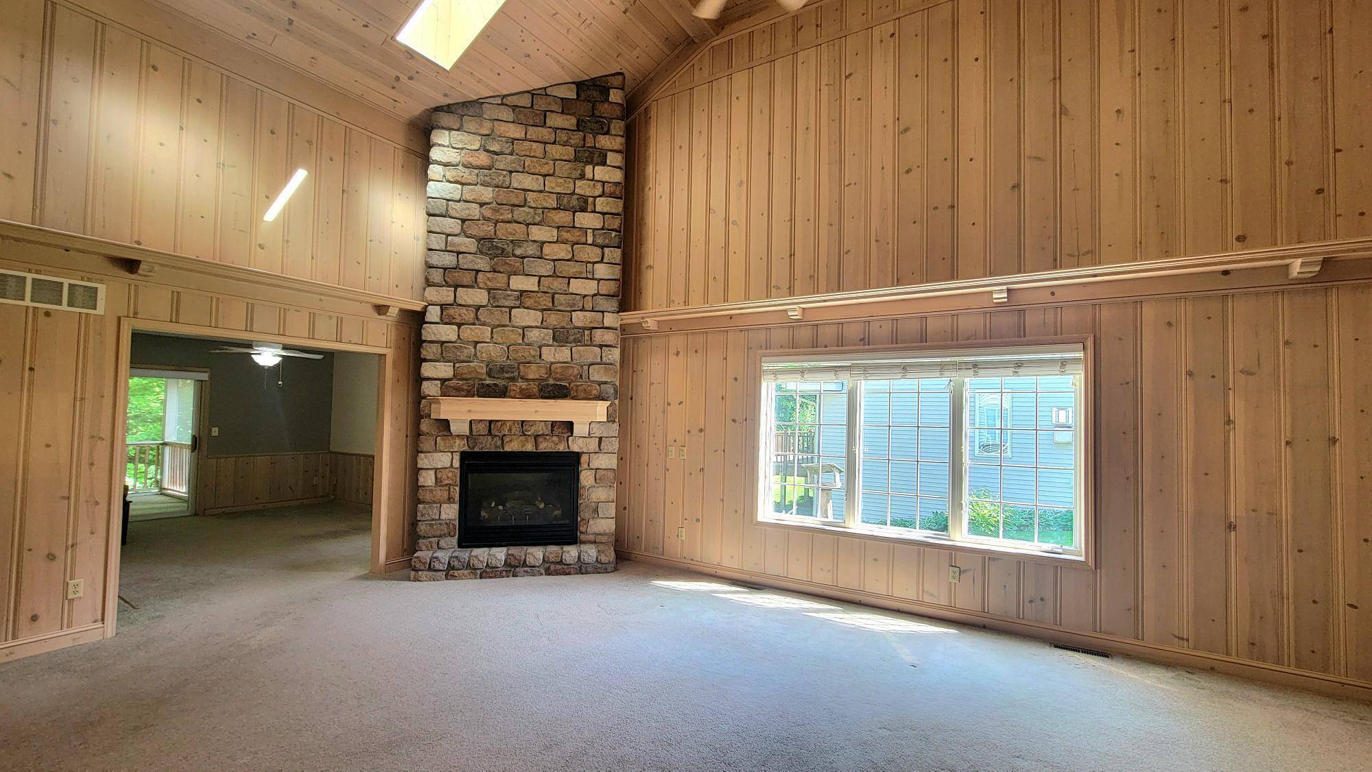 1374 Field Creek CIR, Victoria, MN 55386