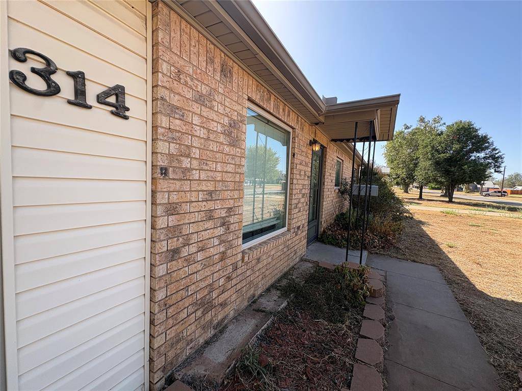 314 N 4th AVE, Fairview, OK 73737