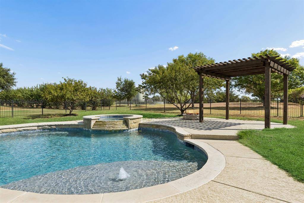 212 W Aurora Vista Trail, Aurora, TX 76078