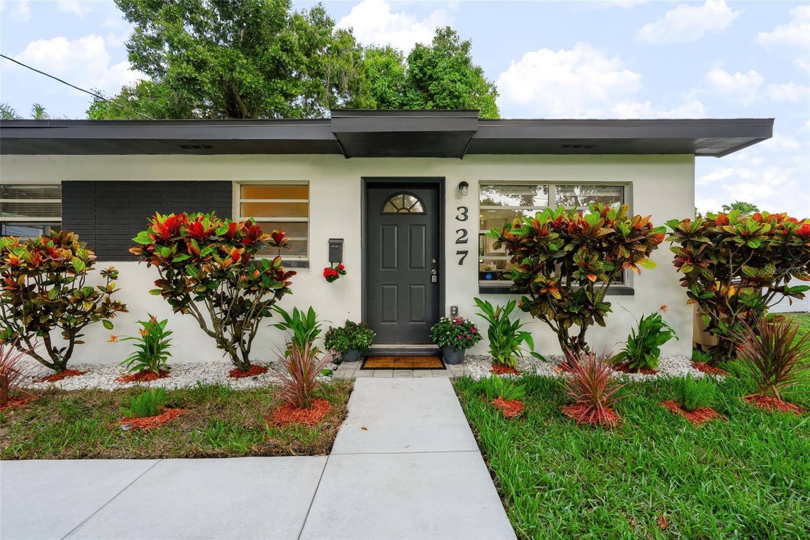 327 BARBARA CIR, Belleair, FL 33756