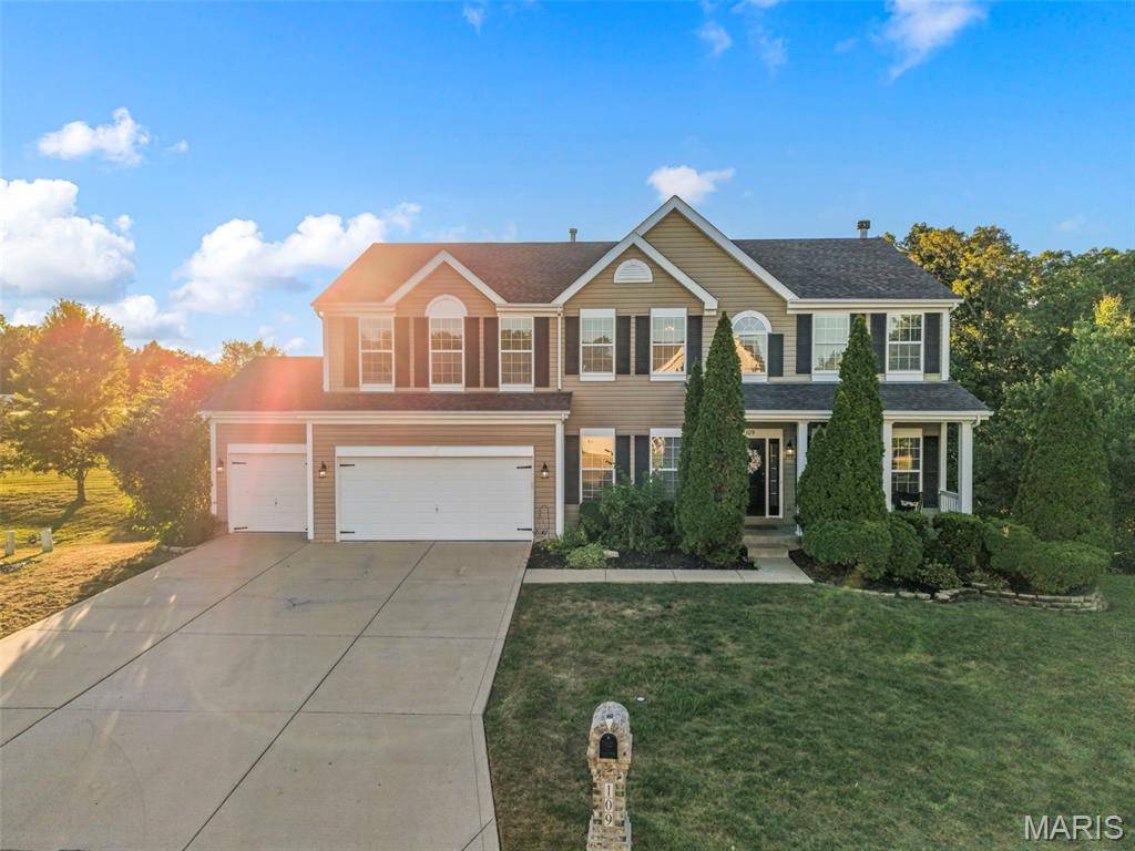 109 Crimson Oaks CT, Lake St Louis, MO 63367