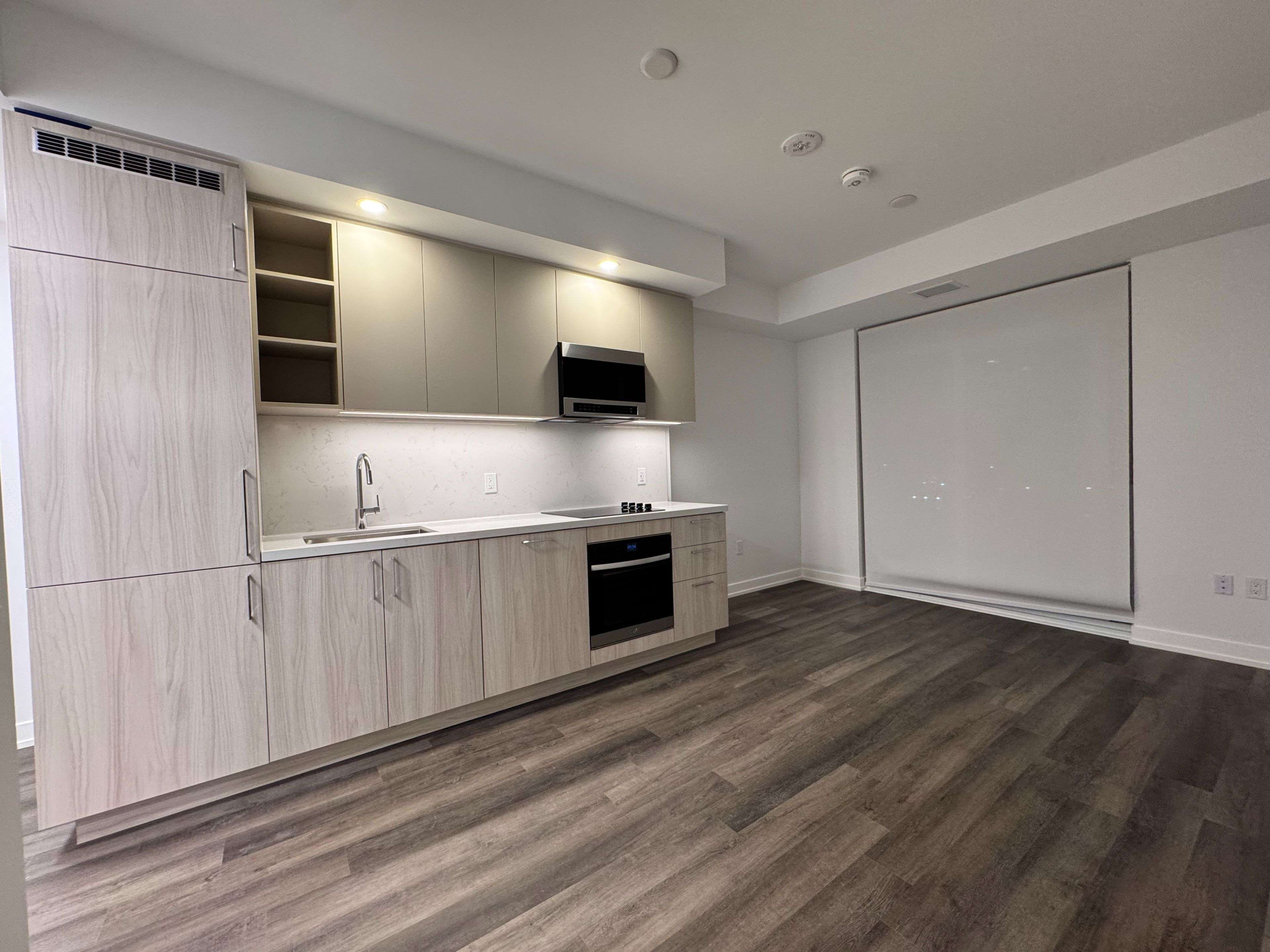 5 MEADOWDALE RD #806, Vaughan, ON L4K 0C7
