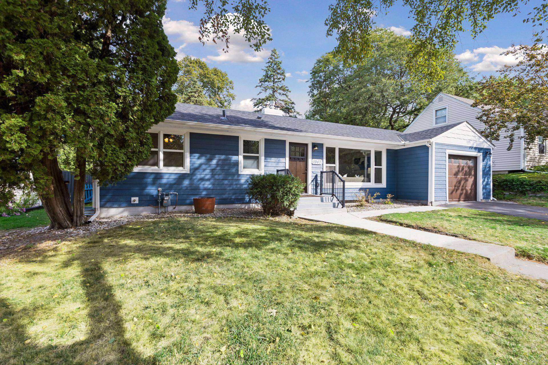 1947 Yorkshire CT, Saint Paul, MN 55116