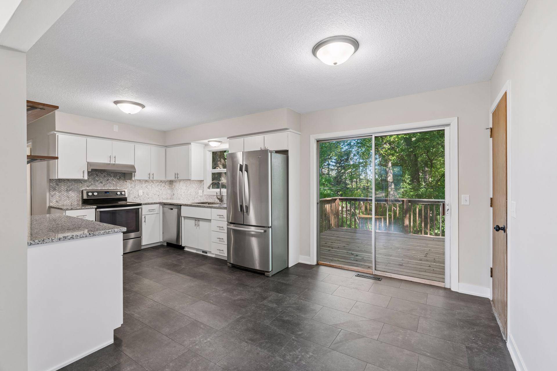 15001 Oakland AVE S, Burnsville, MN 55306