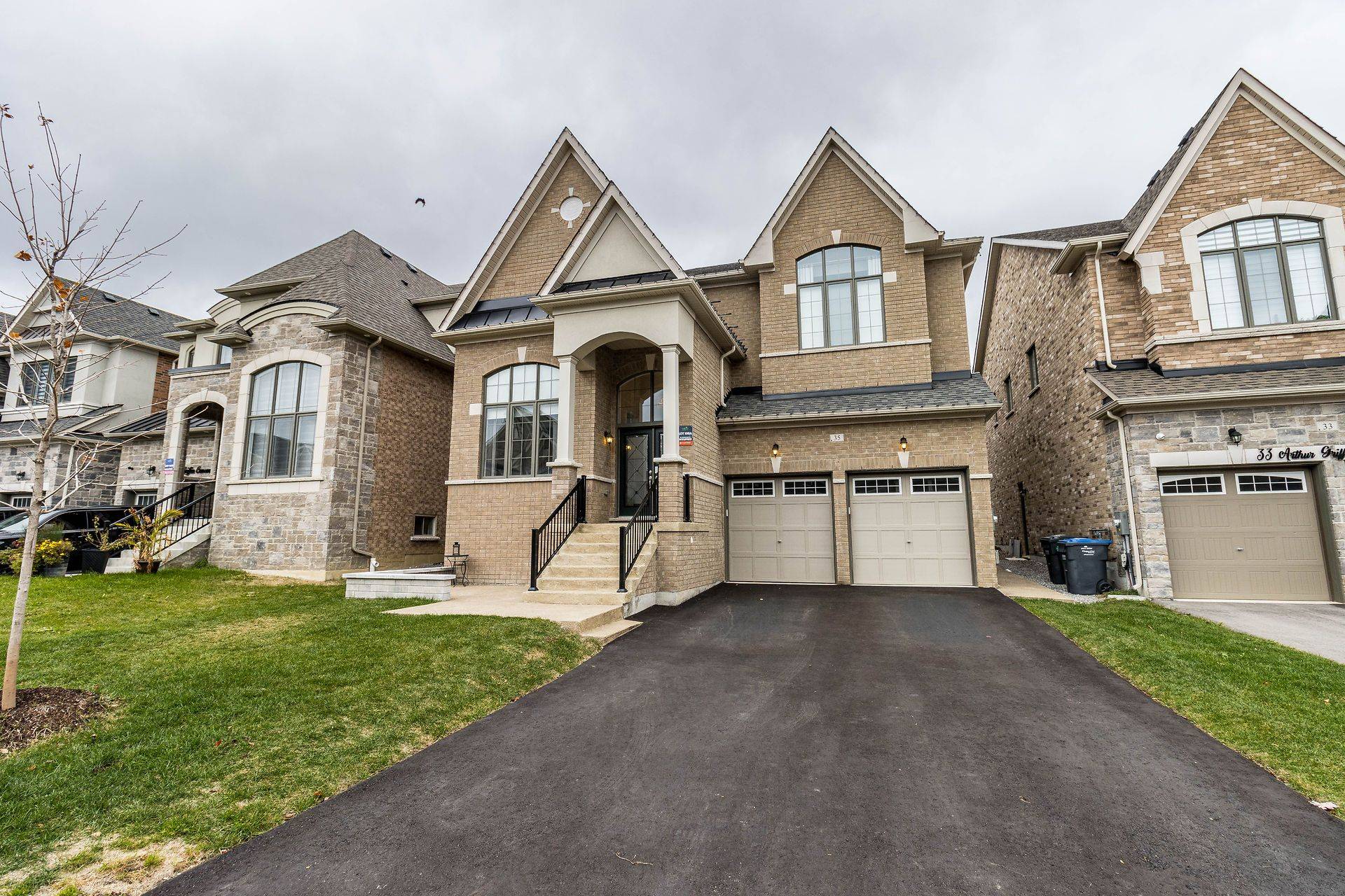 35 Arthur Griffin CRES, Caledon, ON L7C 4E9