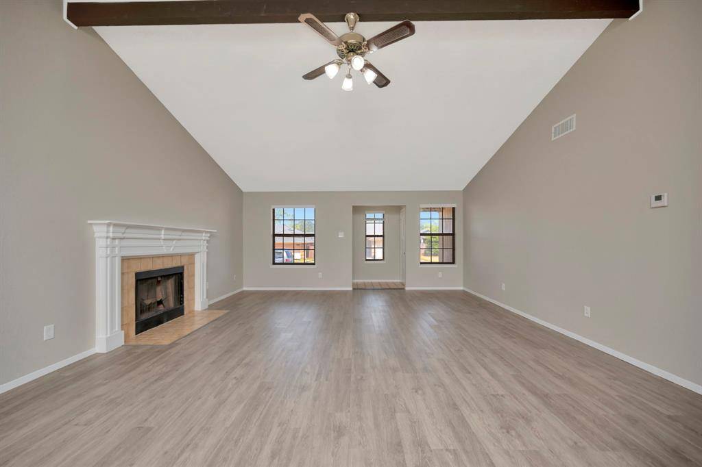 4210 Meadow Park Drive, Arlington, TX 76017