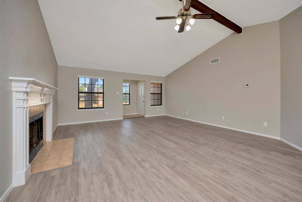 4210 Meadow Park Drive, Arlington, TX 76017