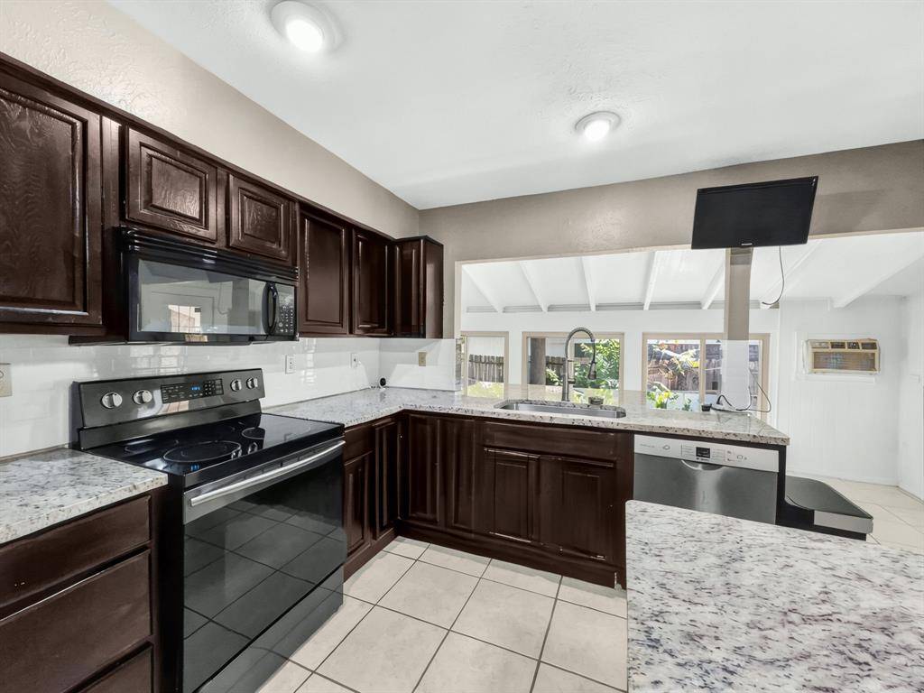 3820 Aspenwood Drive, Bedford, TX 76021