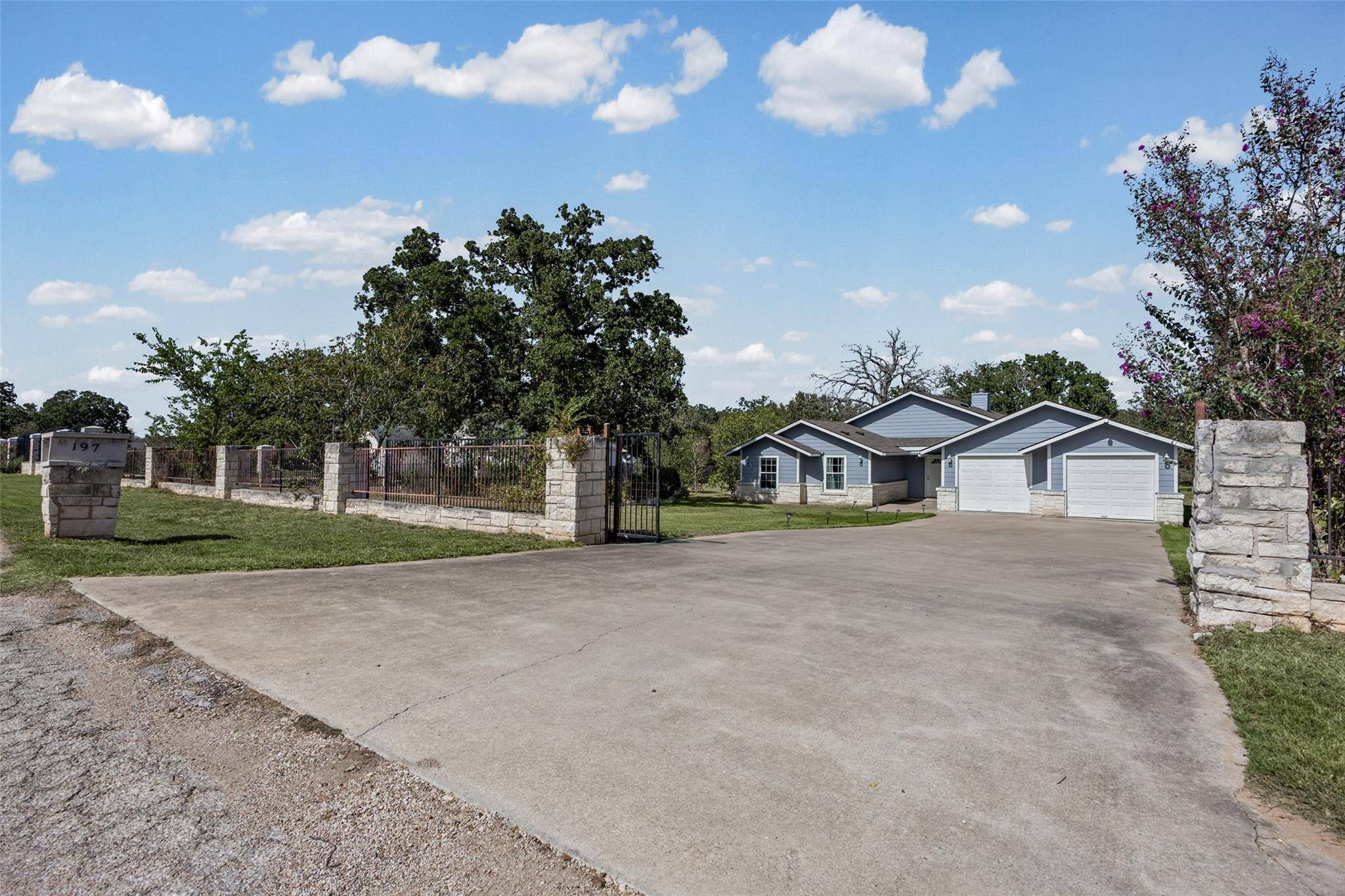 197 Wright DR, Cedar Creek, TX 78612
