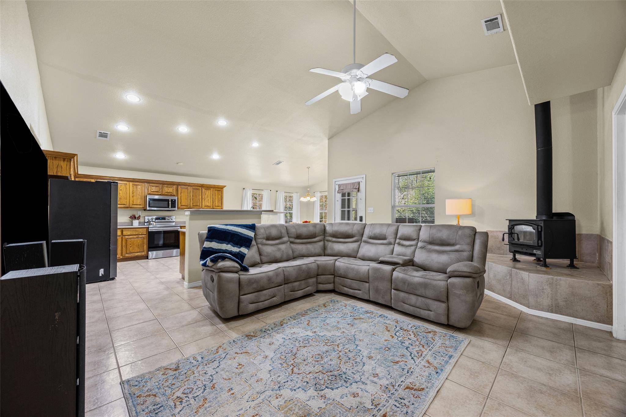 197 Wright DR, Cedar Creek, TX 78612