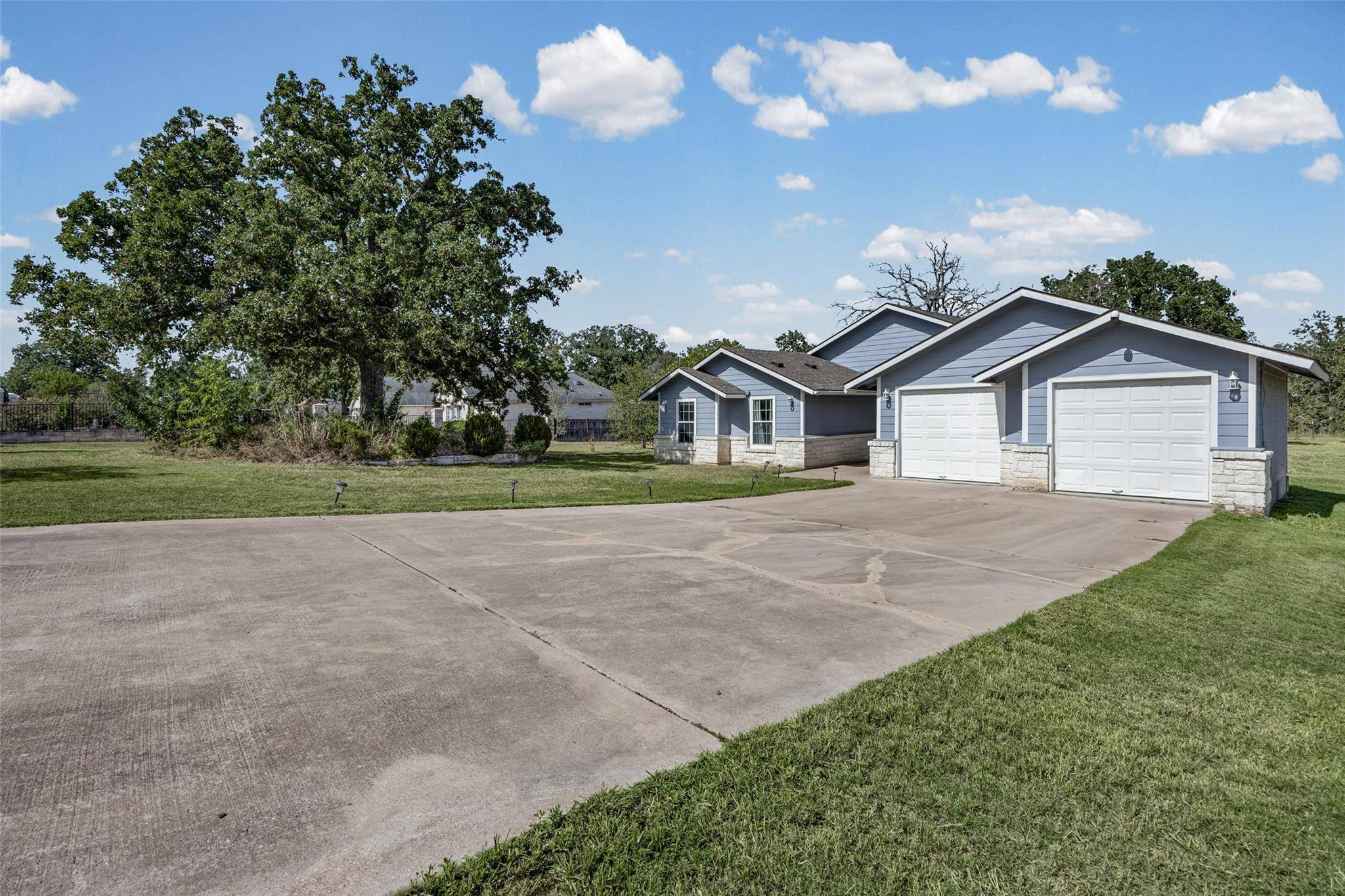 197 Wright DR, Cedar Creek, TX 78612