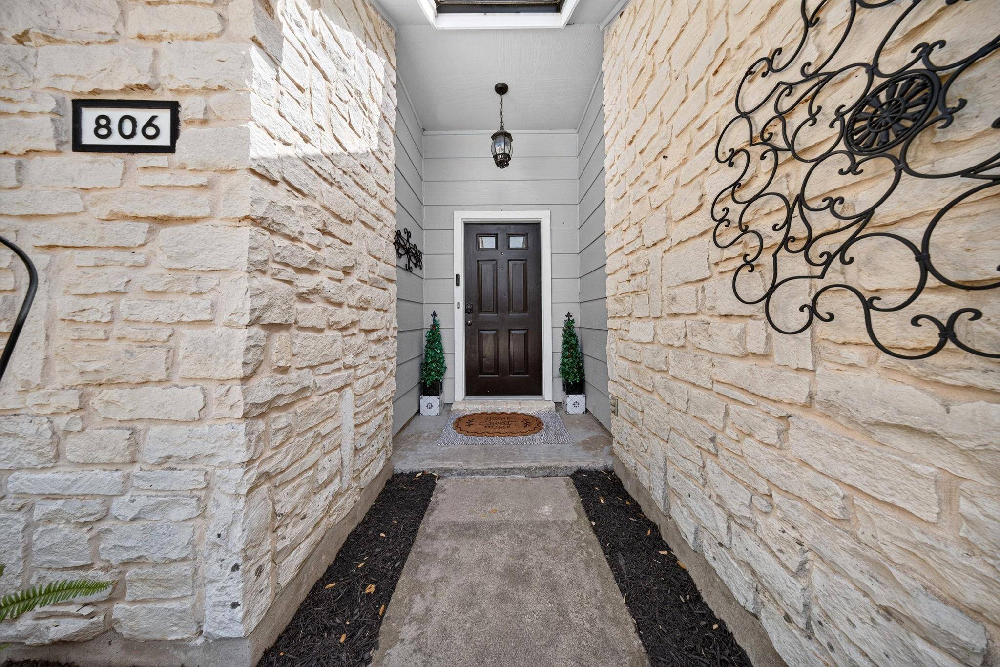 806 Mountain Ridge DR, Leander, TX 78641