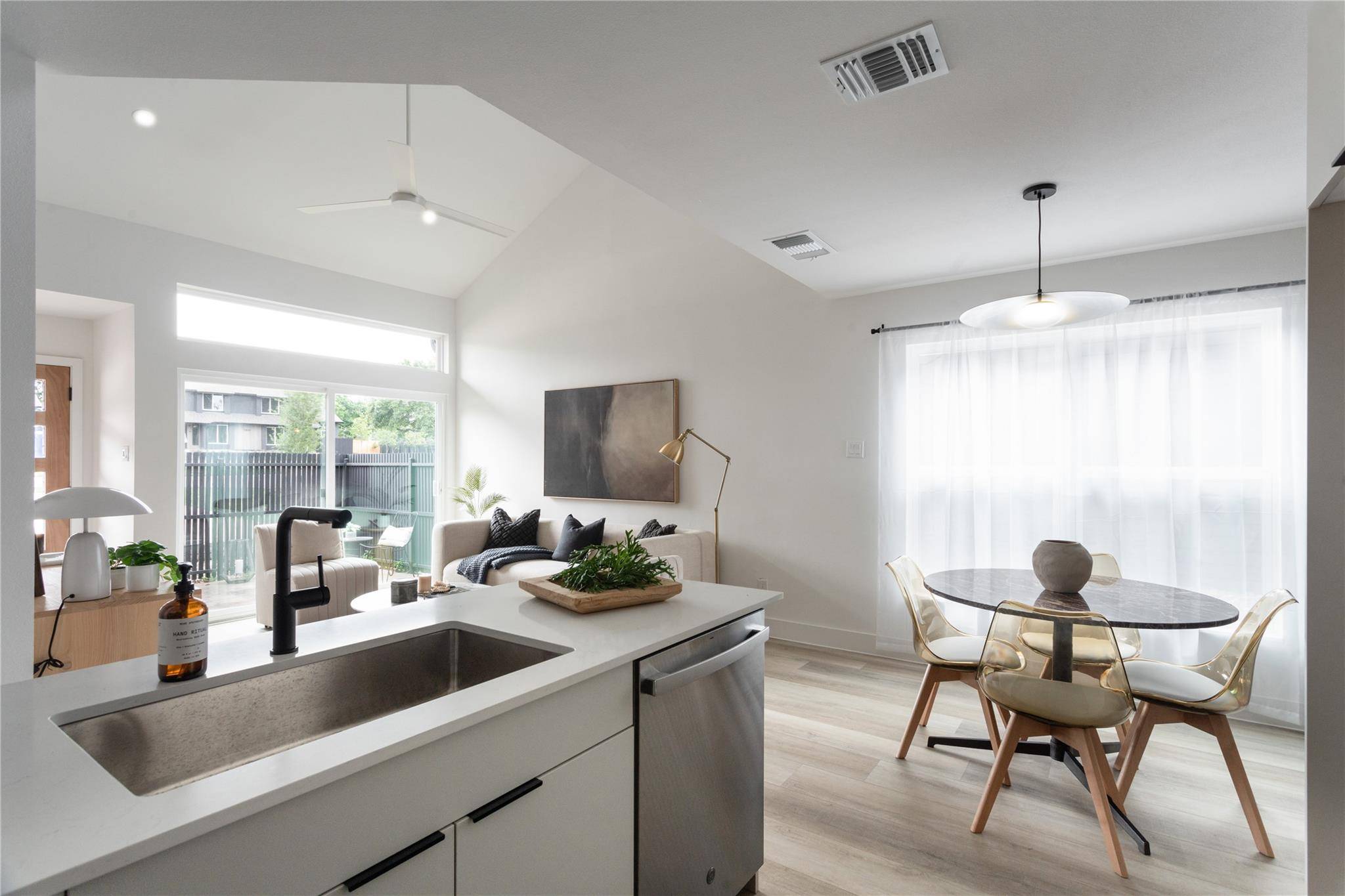 1910 Albury CV #A, Austin, TX 78758