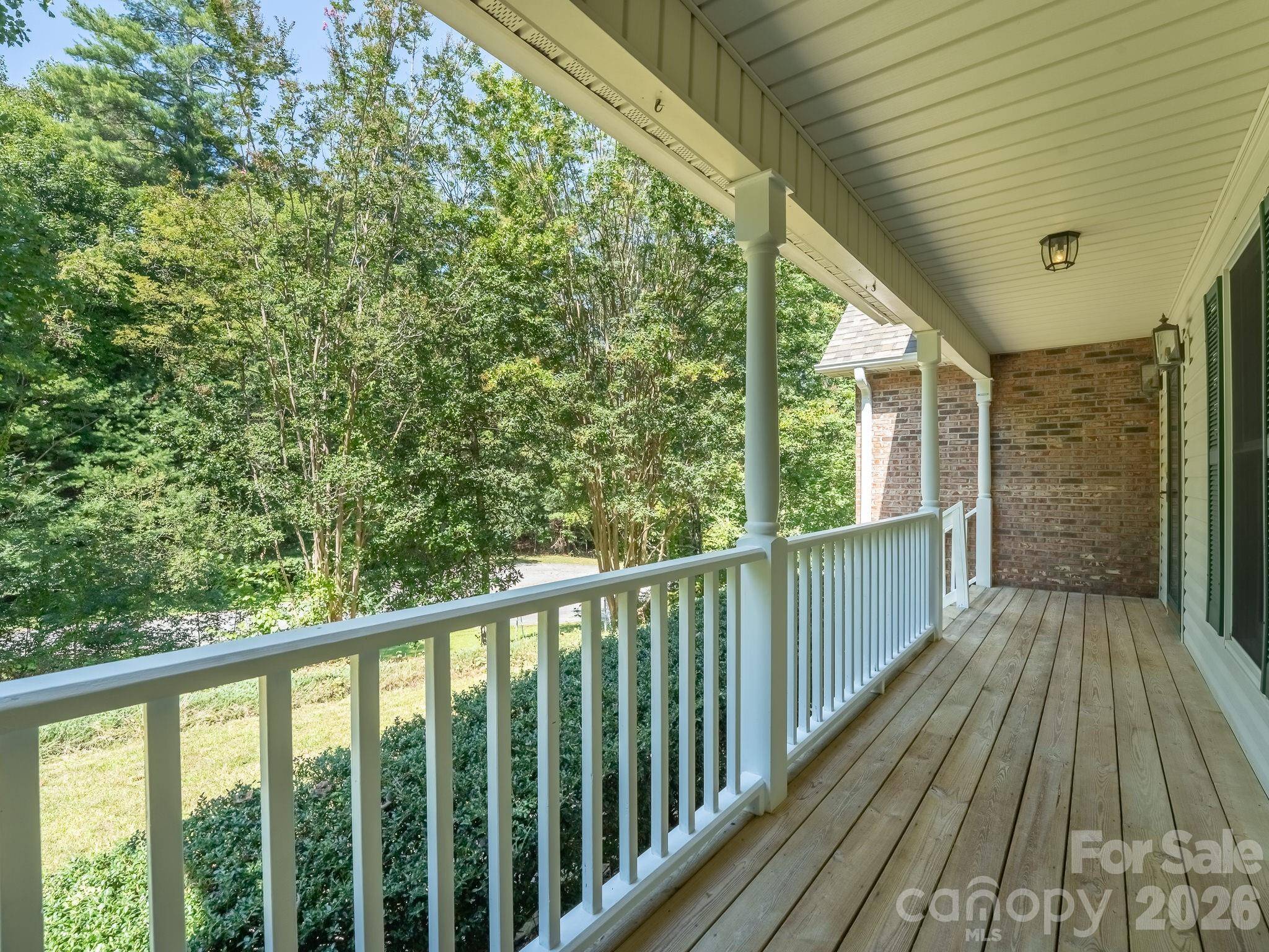 106 Fish Hawk DR, Hendersonville, NC 28739
