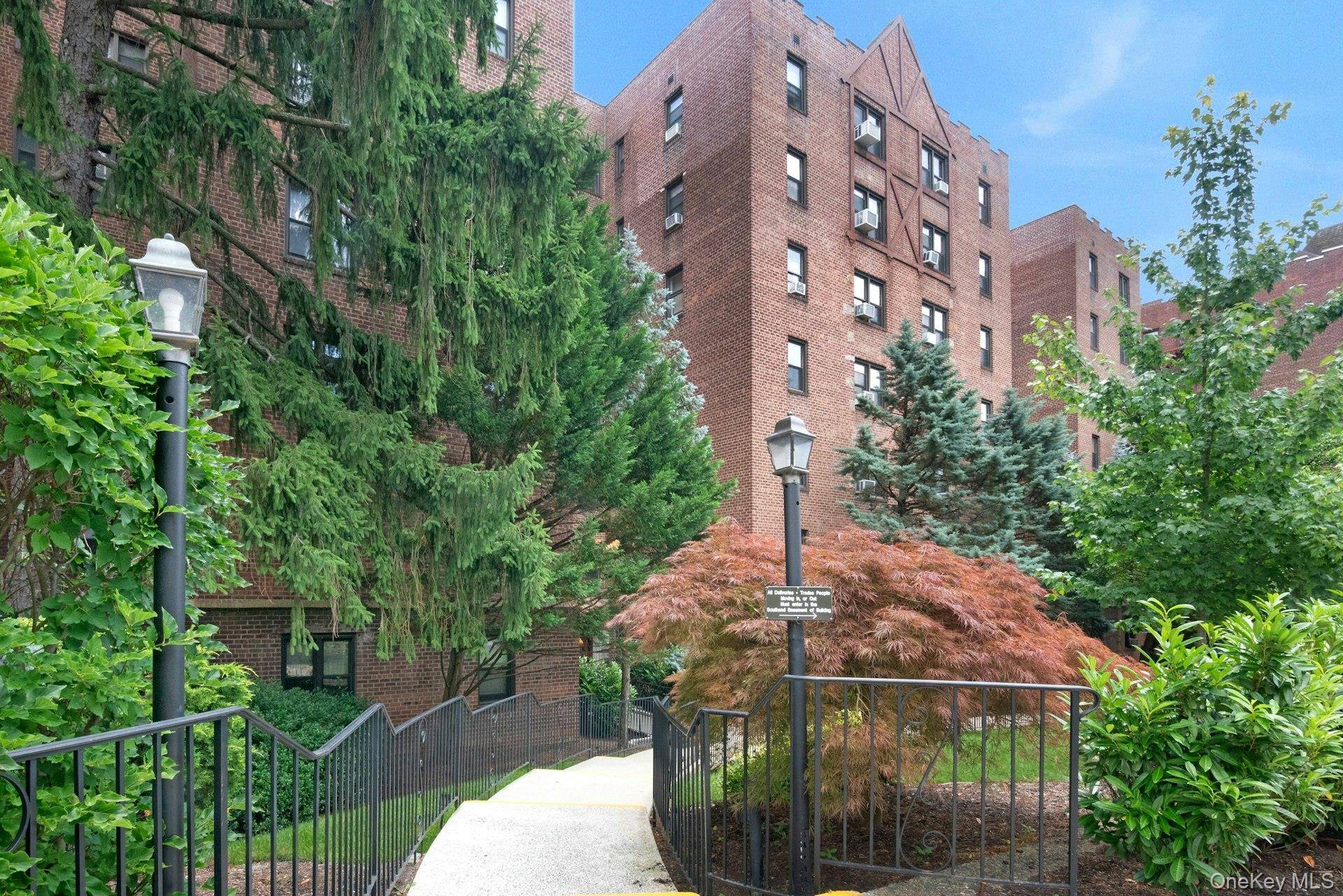 142 Garth RD #2S, Scarsdale, NY 10583