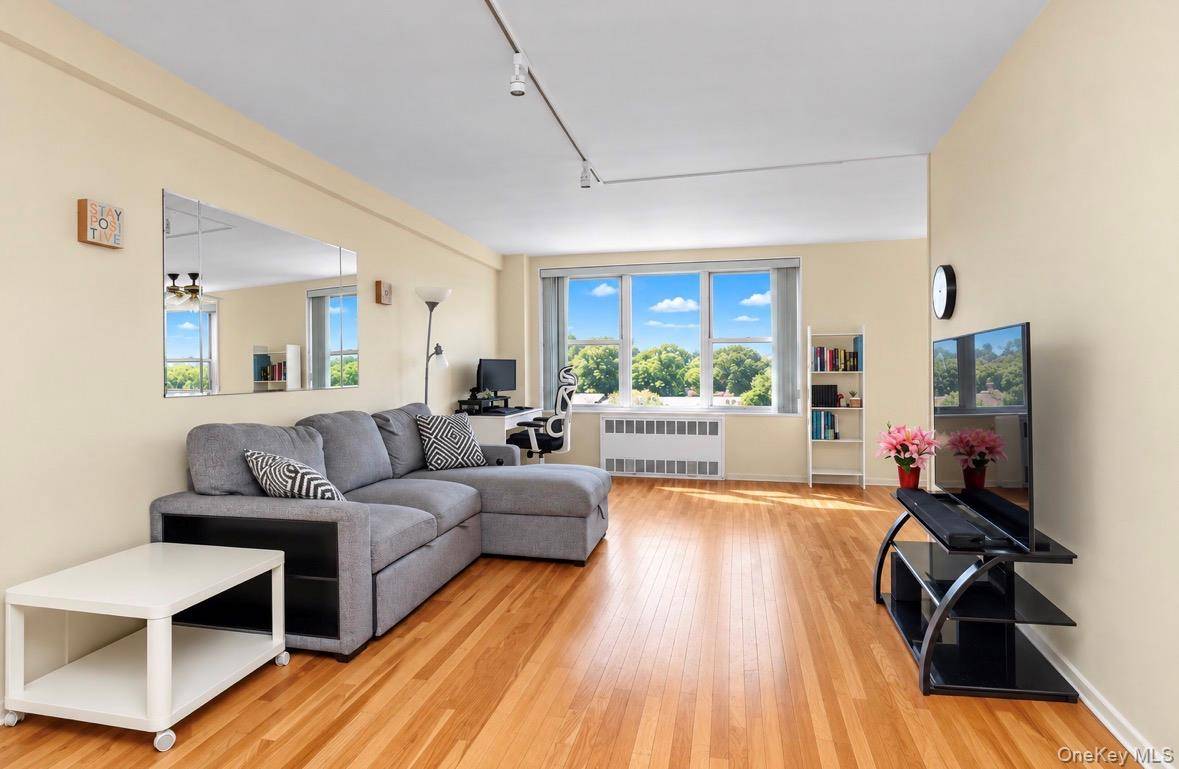 18-50 211th ST #6B, Bayside, NY 11360