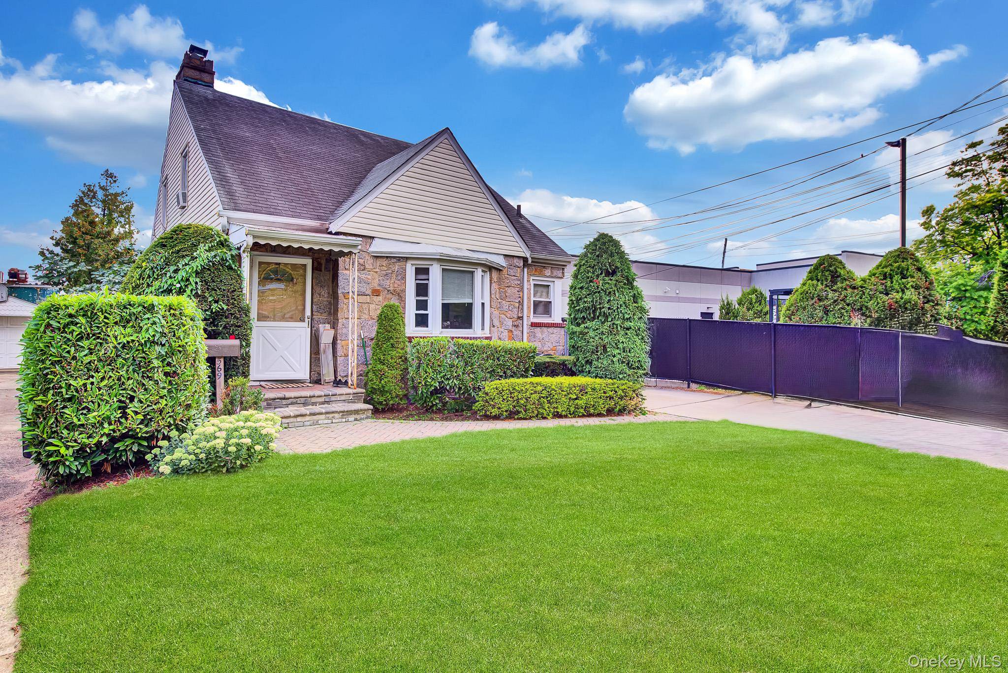 569 Greenway, West Hempstead, NY 11552