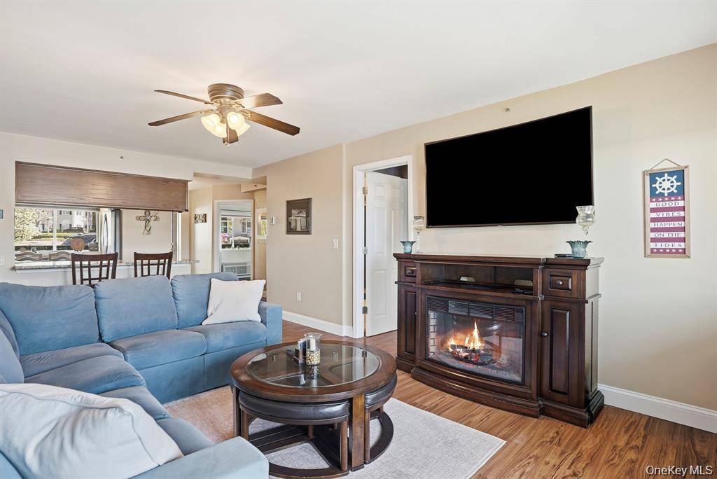 4 Marina DR #D2, Mahopac, NY 10541
