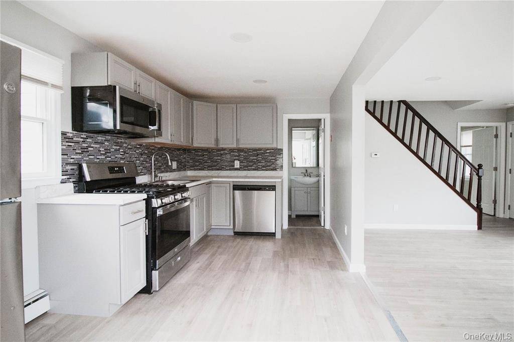 13 Flint RD, Amityville, NY 11701