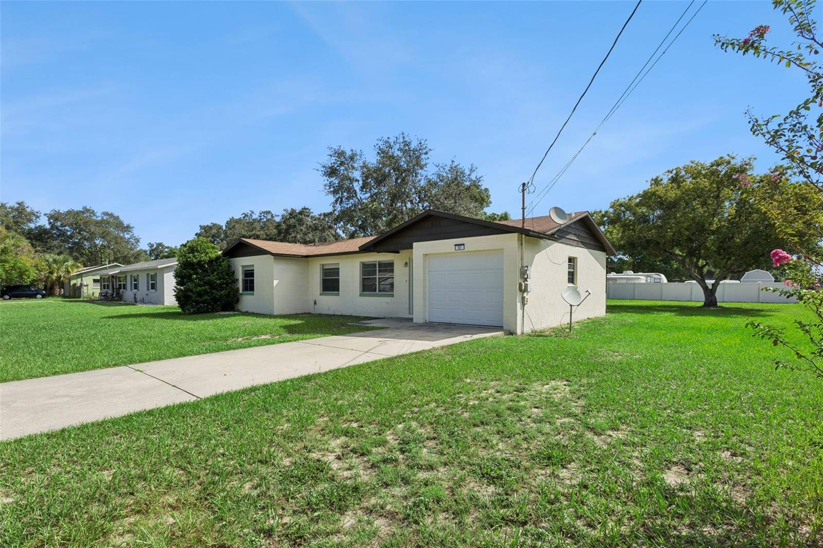 801 ELM AVE, Fruitland Park, FL 34731