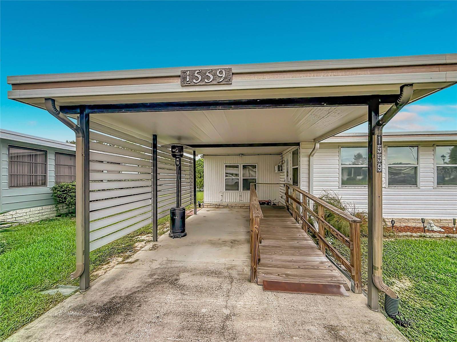 1559 NASSAU CIR, Tavares, FL 32778